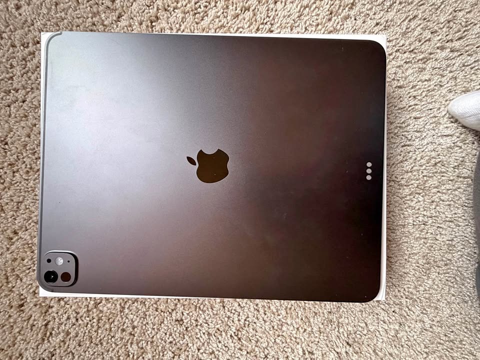 iPad Pro 13 2024 with M4 chip 256GB with Apple Pencil, smart filo and Magic Keyboard 3 iPad Pro 13 2024 with M4 chip 256GB with Apple Pencil, smart filo and Magic Keyboard