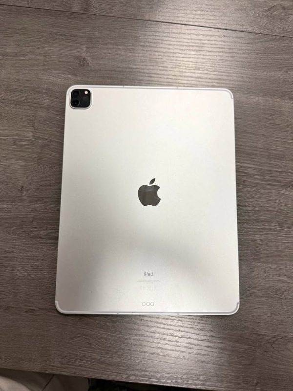 iPad M1 12.9 inch Cellular | Apple pencil | Magic Keyboard | with Extra Cases and folio