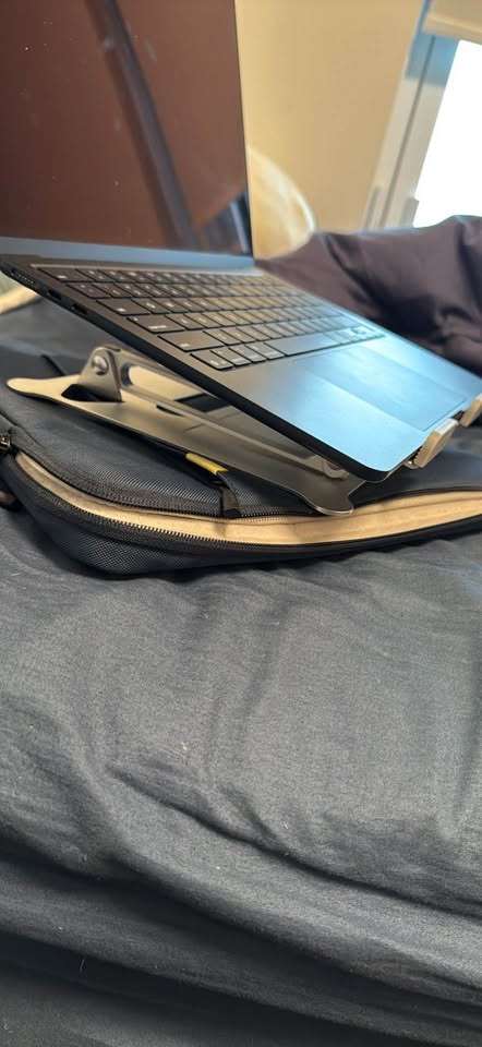 2025 MacBook Air 13 inch. (M4 chip) 4 2025 MacBook Air 13 inch. (M4 chip)