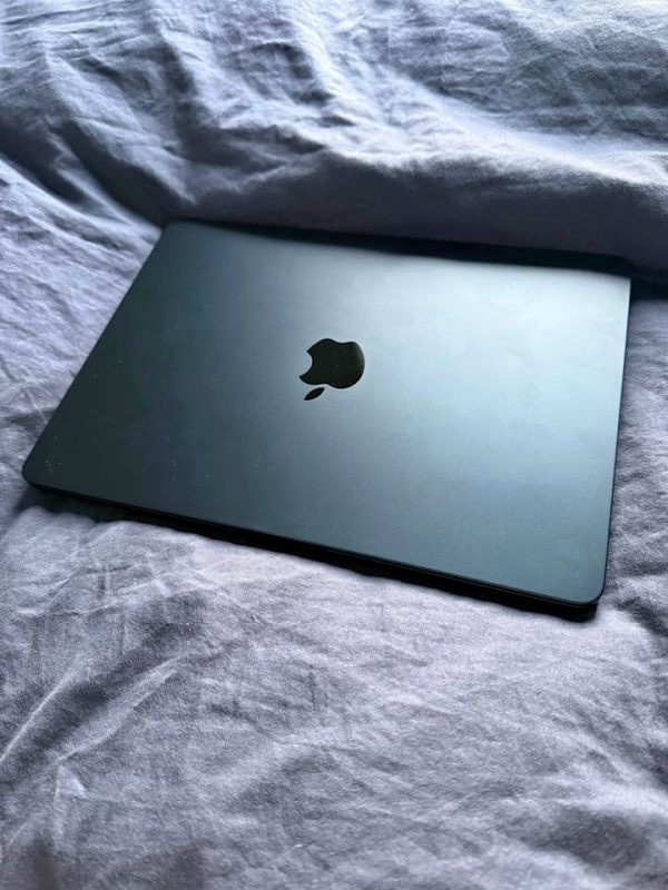 2025 MacBook Air 13 inch. (M4 chip)