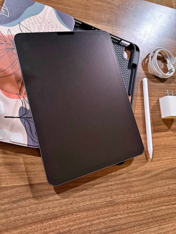 iPad Air + Case + Apple Pencil