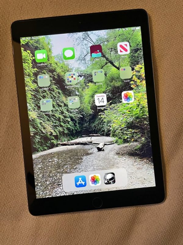 Apple iPad Air 1st Gen - Black, 128 GB