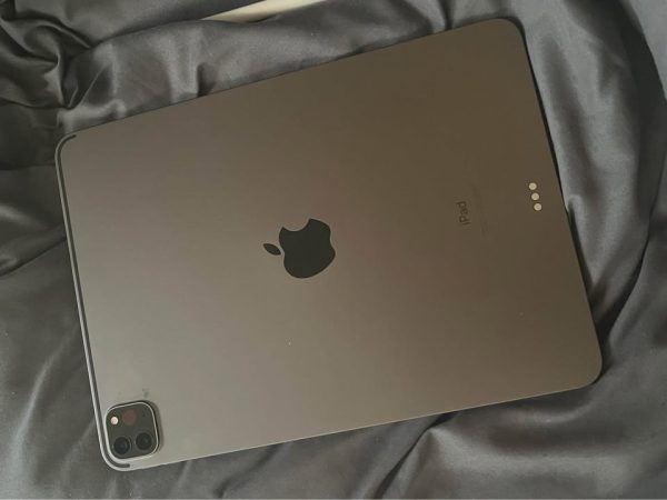 iPad Pro 11 inch 128gb 2nd generation, with Apple Pencil and Case