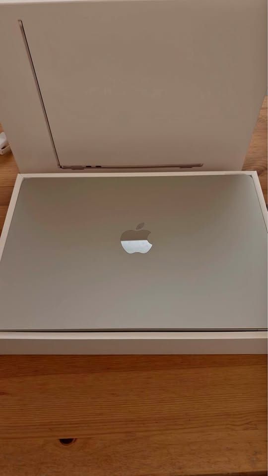 2025 Apple MacBook Air 5 2025 Apple MacBook Air