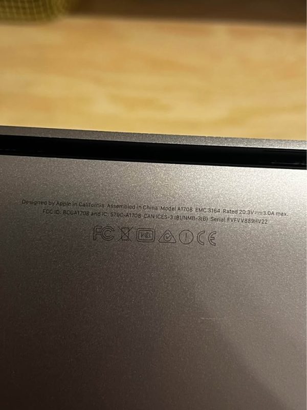 Macbook Pro 2017 13 inch with charger