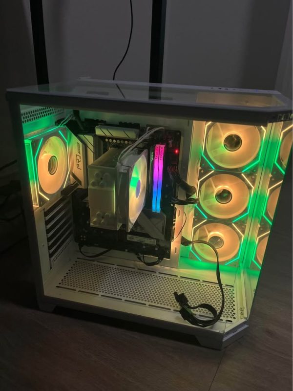 WHITE GAMING PC / NO GPU