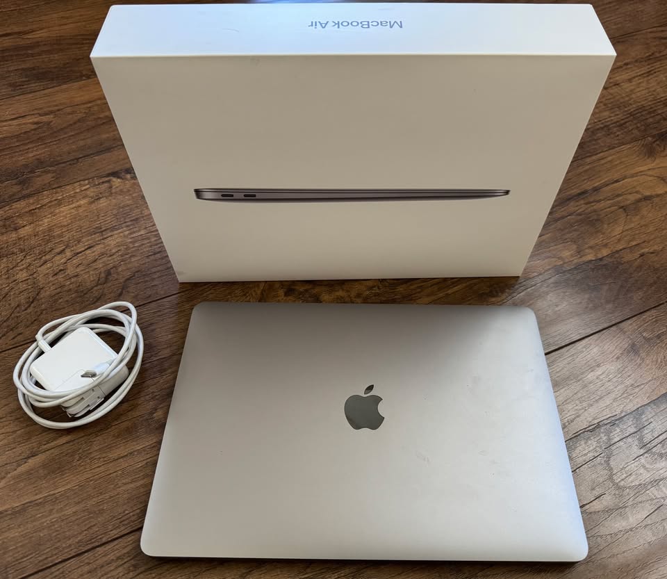Apple MacBook Air 13" - Excellent Condition 4 Apple MacBook Air 13" - Excellent Condition