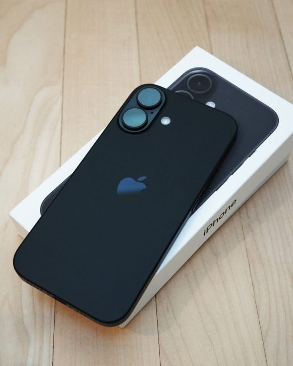 Mint Apple iPhone 16 Black 128gb Unlocked w/ Black Case